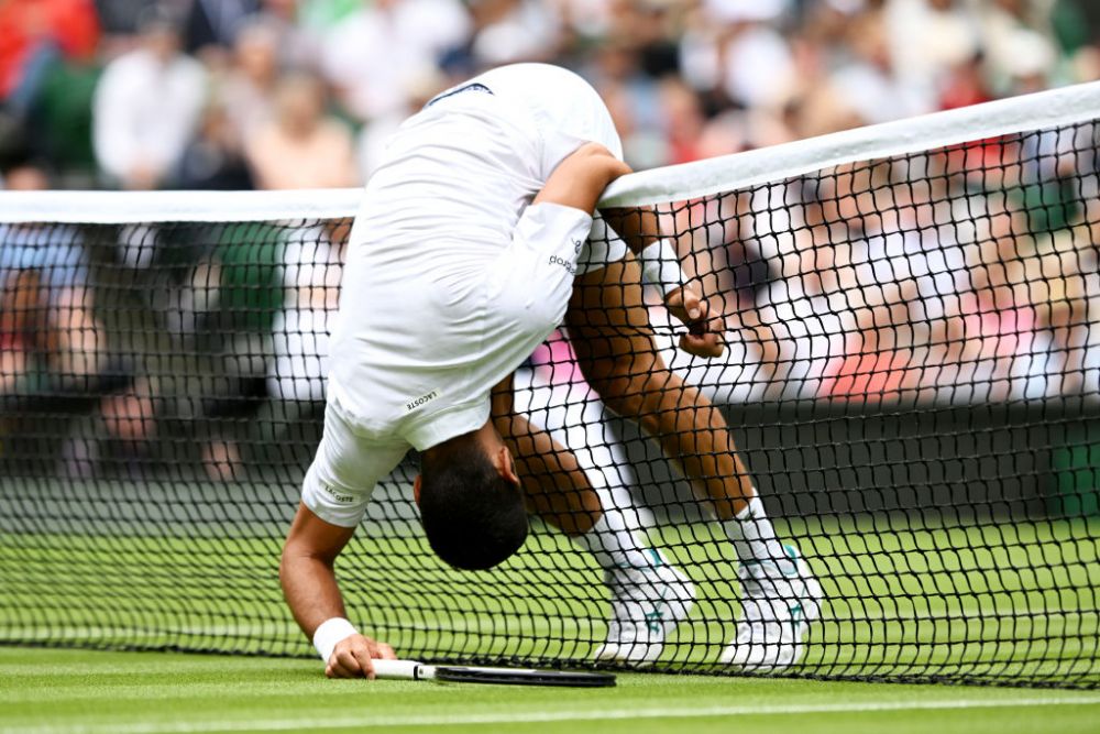 Wimbledon 2023 | Djokovic oferă imaginea primei zile de turneu: a șters iarba cu prosopul, în uralele spectatorilor _28