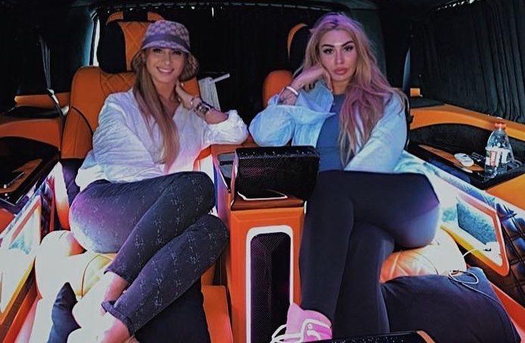 Anamaria Prodan s-a pozat într-o mașină de lux alături de fiica ei și a strâns mii de reacții pe rețelele sociale!_1