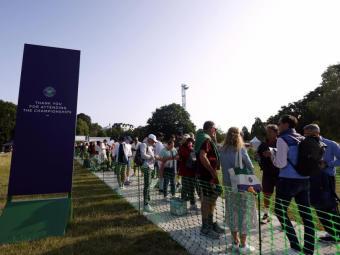 
	Motivul incredibil pentru care s-a stat chiar și 10 ore la coadă, în prima zi a turneului de la Wimbledon&nbsp;
