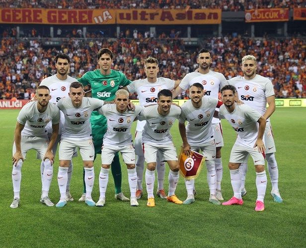 Cum s-au descurcat Olimpiu Moruțan și Alexandru Cicâldău la Galatasaray în thriller-ul cu Hull City: turcii au pierdut deși aveau 3-1 în minutul 83!_1
