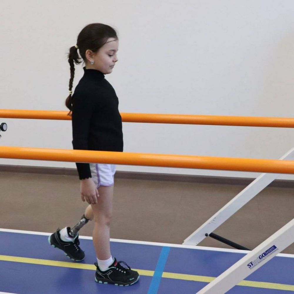 Imagini emoționante cu o gimnastă de 7 ani, cu un picior amputat după atacurile Rusiei. A câștigat primul său concurs_1