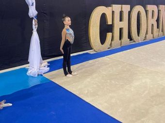 
	Imagini emoționante cu o gimnastă de 7 ani, cu un picior amputat după atacurile Rusiei. A câștigat primul său concurs
