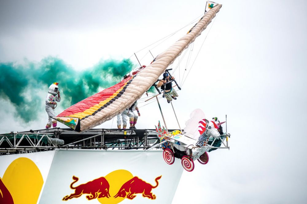 Cinci motive să participi la Red Bull Flugtag_5