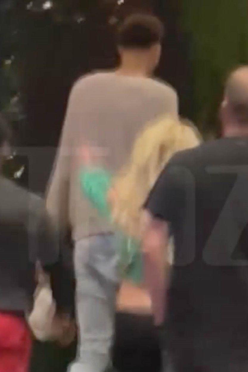 Au apărut imaginile! Momentul în care Britney Spears este lovită de bodyguard-ul baschetbalistului _16