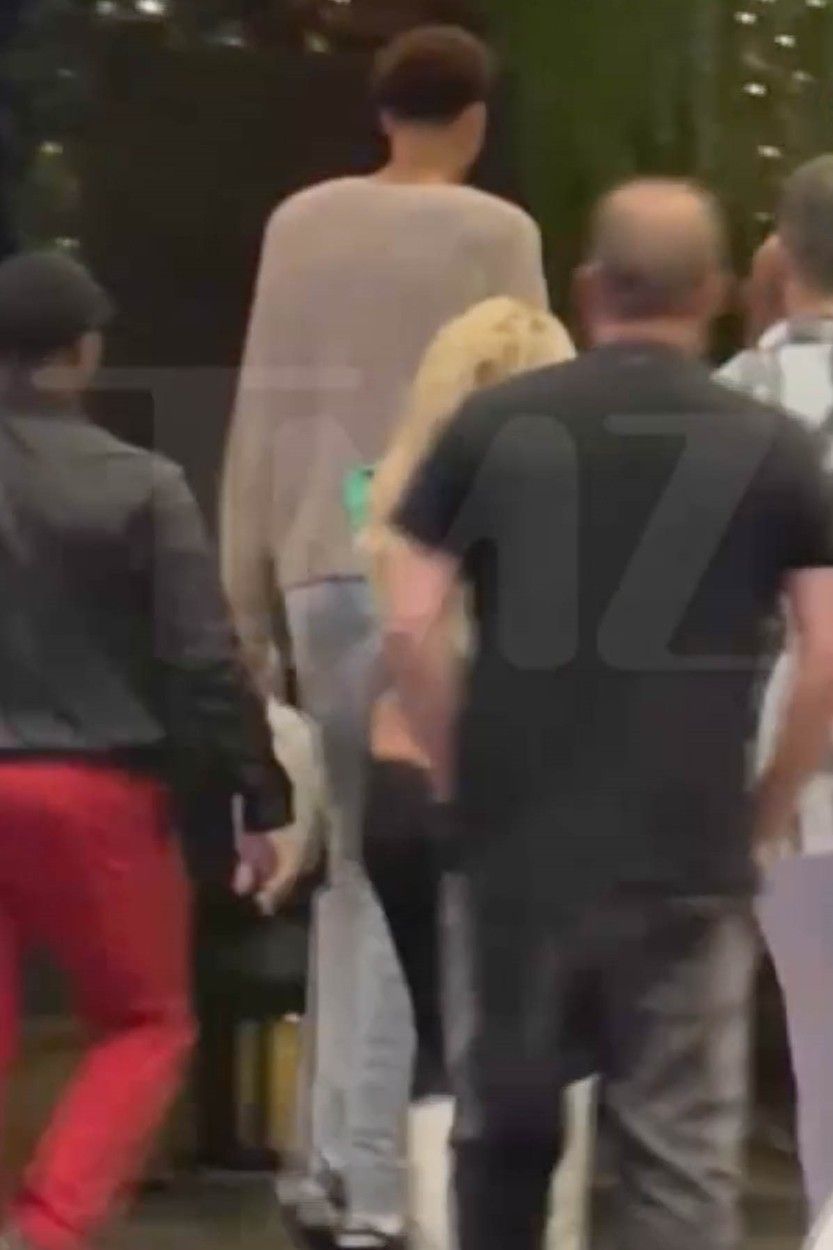 Au apărut imaginile! Momentul în care Britney Spears este lovită de bodyguard-ul baschetbalistului _19