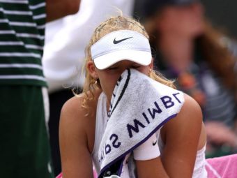 
	Jucătoarea de 16 ani din Rusia, în centrul unui scandal la Wimbledon. Spectatorii au fluierat la scenă deschisă momentul

