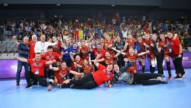 
	România s-a calificat în semifinalele Campionatului European de handbal U19 după 41-36 cu Elveția
