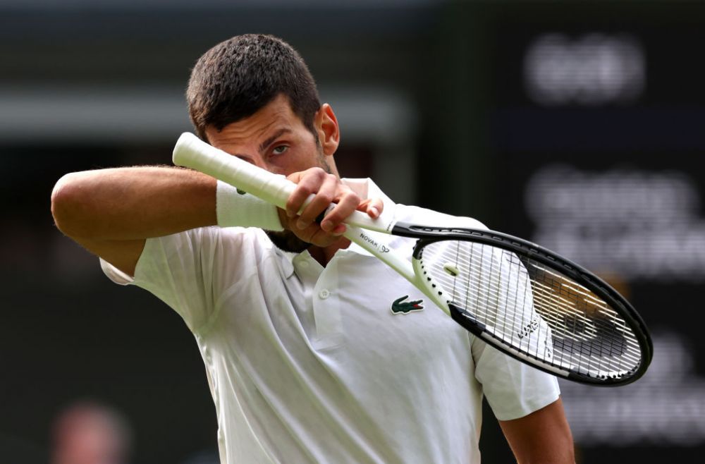 S-a enervat Djokovic! Sârbul a făcut praf o rachetă, în setul decisiv al finalei de la Wimbledon. Publicul l-a huiduit_16