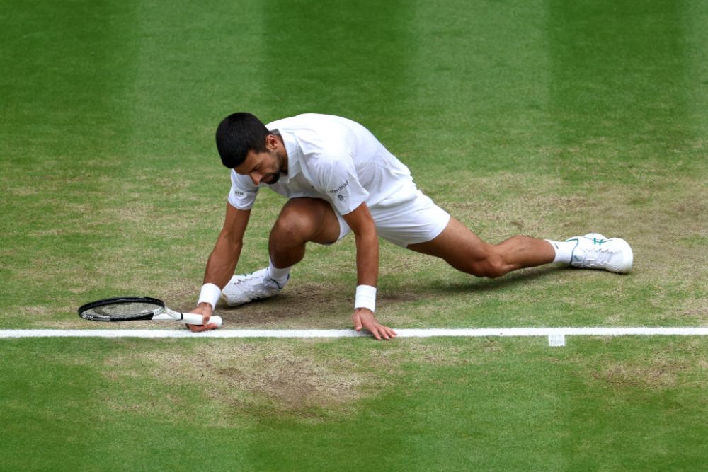 S-a enervat Djokovic! Sârbul a făcut praf o rachetă, în setul decisiv al finalei de la Wimbledon. Publicul l-a huiduit_19
