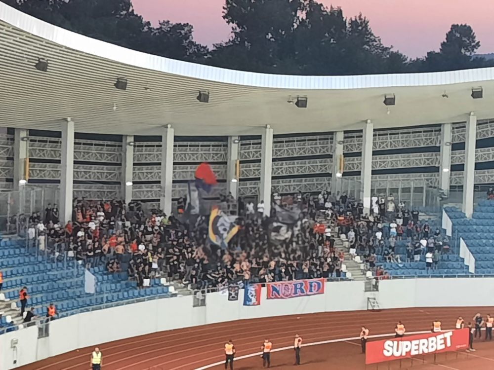Cum arătau tribunele înainte de FCU Craiova - FCSB! Oltenii au anunțat ”sold-out” înainte de meci_4