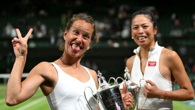 
	Încă o mamă devenită câștigătoare de Grand Slam: dublistele campioane la Wimbledon au împreună 74 de ani
