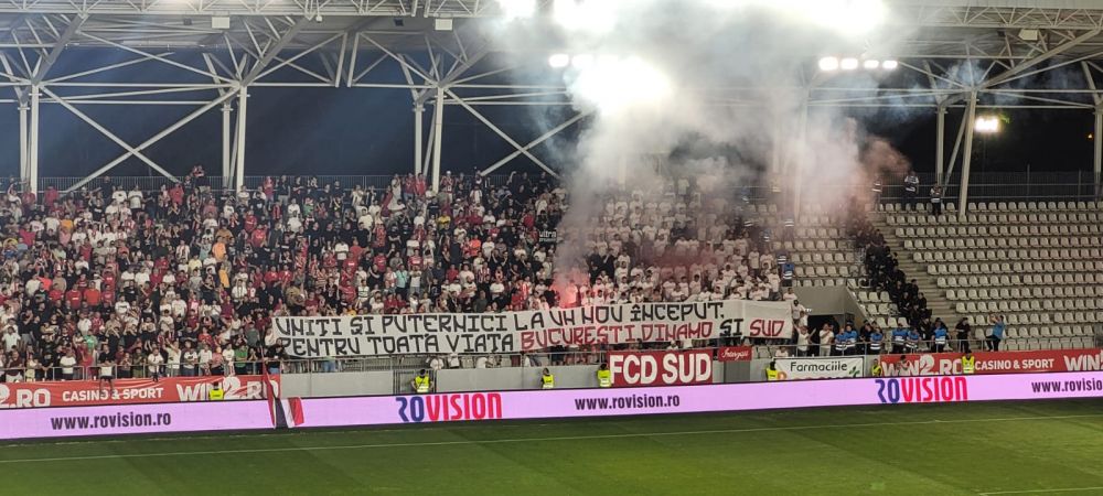 Atmosferă superbă realizată de fanii lui Dinamo pe "Arcul de Triumf". Ce bannere au afișat în startul meciului cu Universitatea Craiova_1