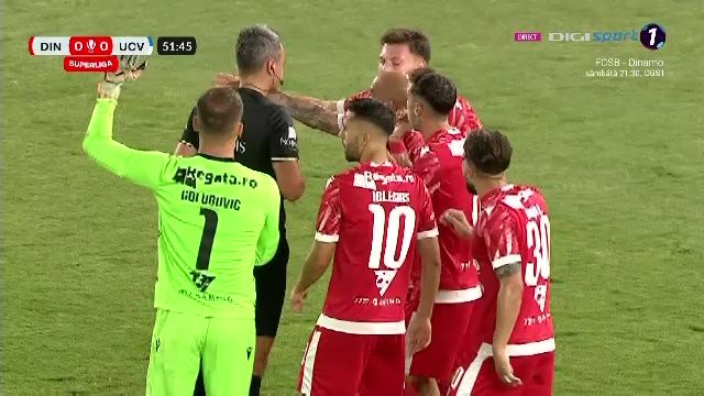Controversă în Dinamo - Universitatea Craiova! "Câinii" au reclamat un fault înaintea penalty-ul scos de Mitriță_13