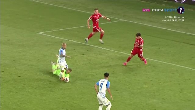 Controversă în Dinamo - Universitatea Craiova! "Câinii" au reclamat un fault înaintea penalty-ul scos de Mitriță_6
