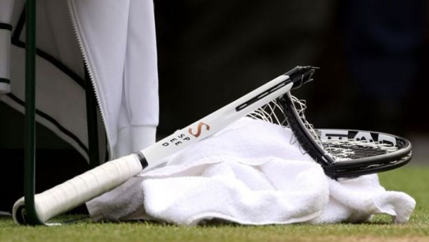 
	Suma cu care a fost amendat Novak Djokovic după ce și-a distrus racheta la Wimbledon

