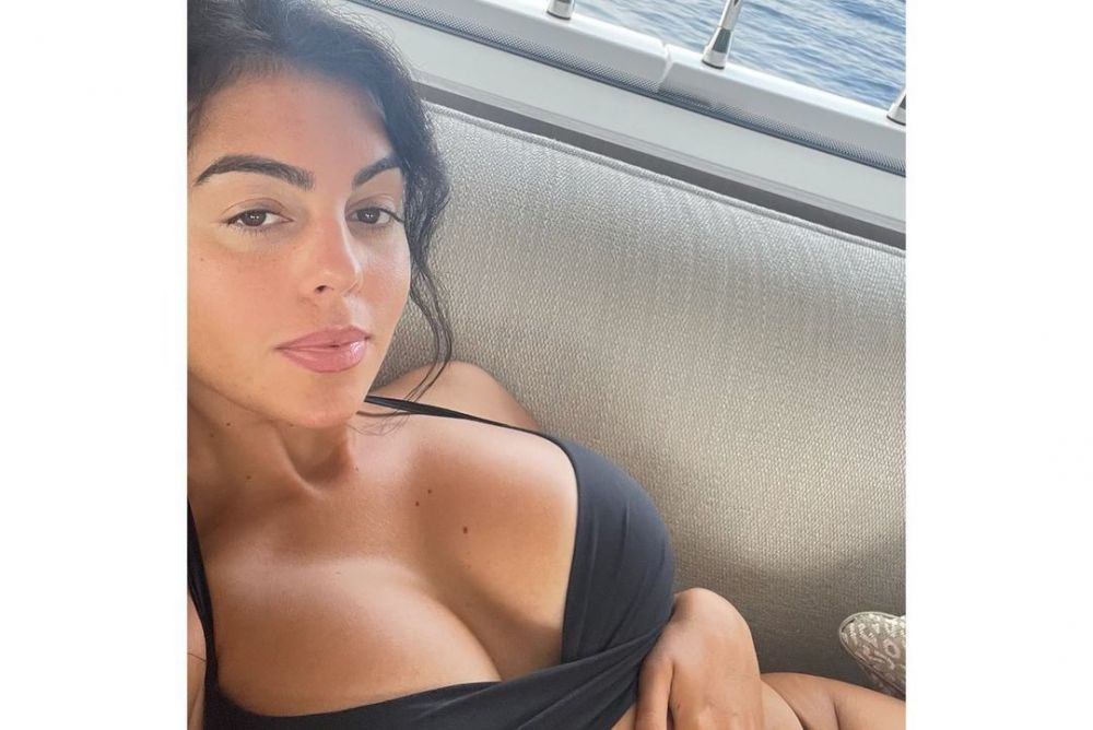 Avalanșă de critici pentru Georgina Rodriguez în urma unei postări de pe Instagram: "Profiți de moartea ei!"_40