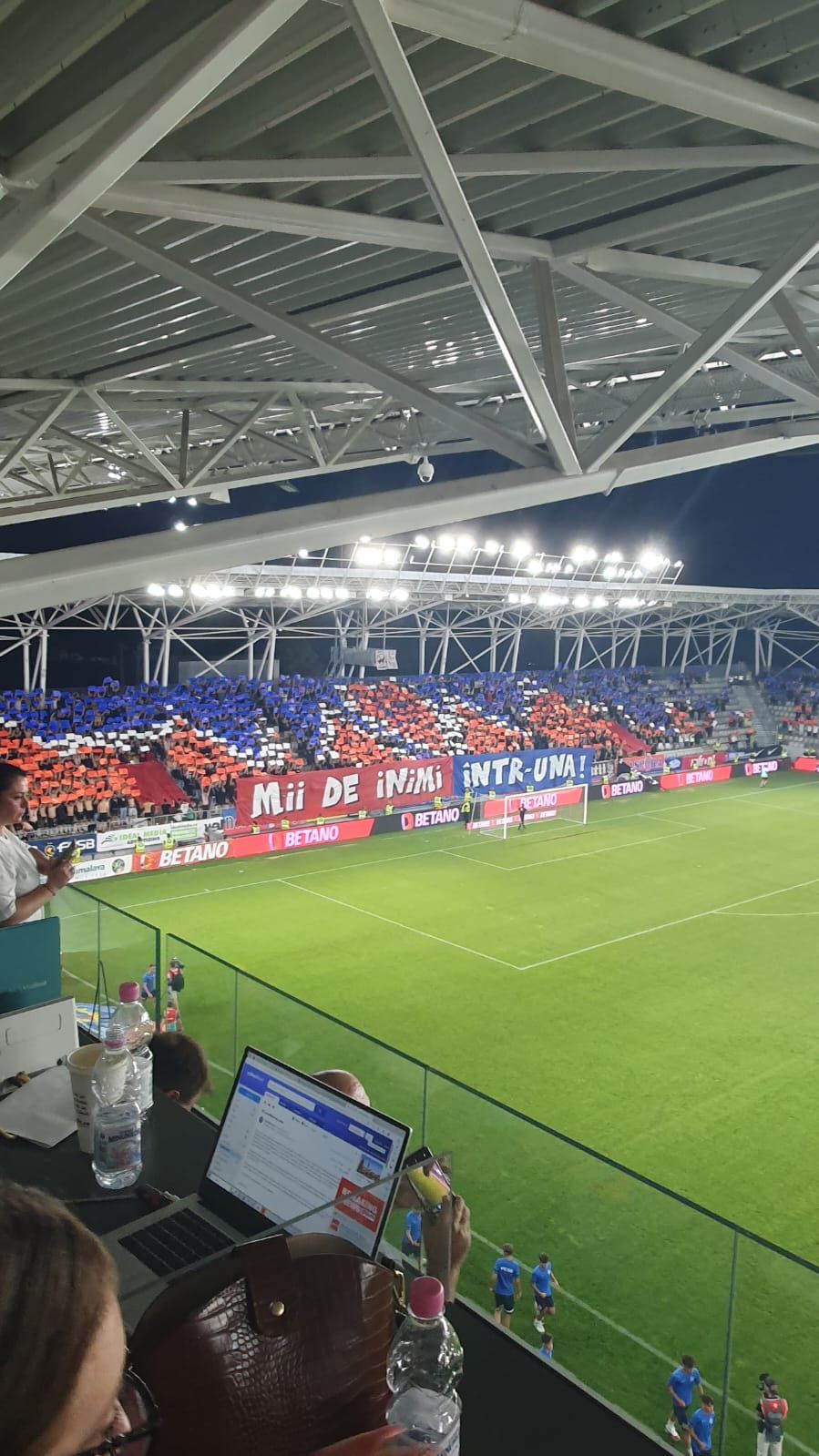 Scenografie cu mesaj multiplu pusă la punct de fanii FCSB-ului la meciul cu Dinamo_1