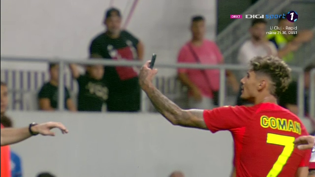 Un fan dinamovist și-a aruncat telefonul spre Florinel Coman! Fotbalistul a avut o reacție genială _40