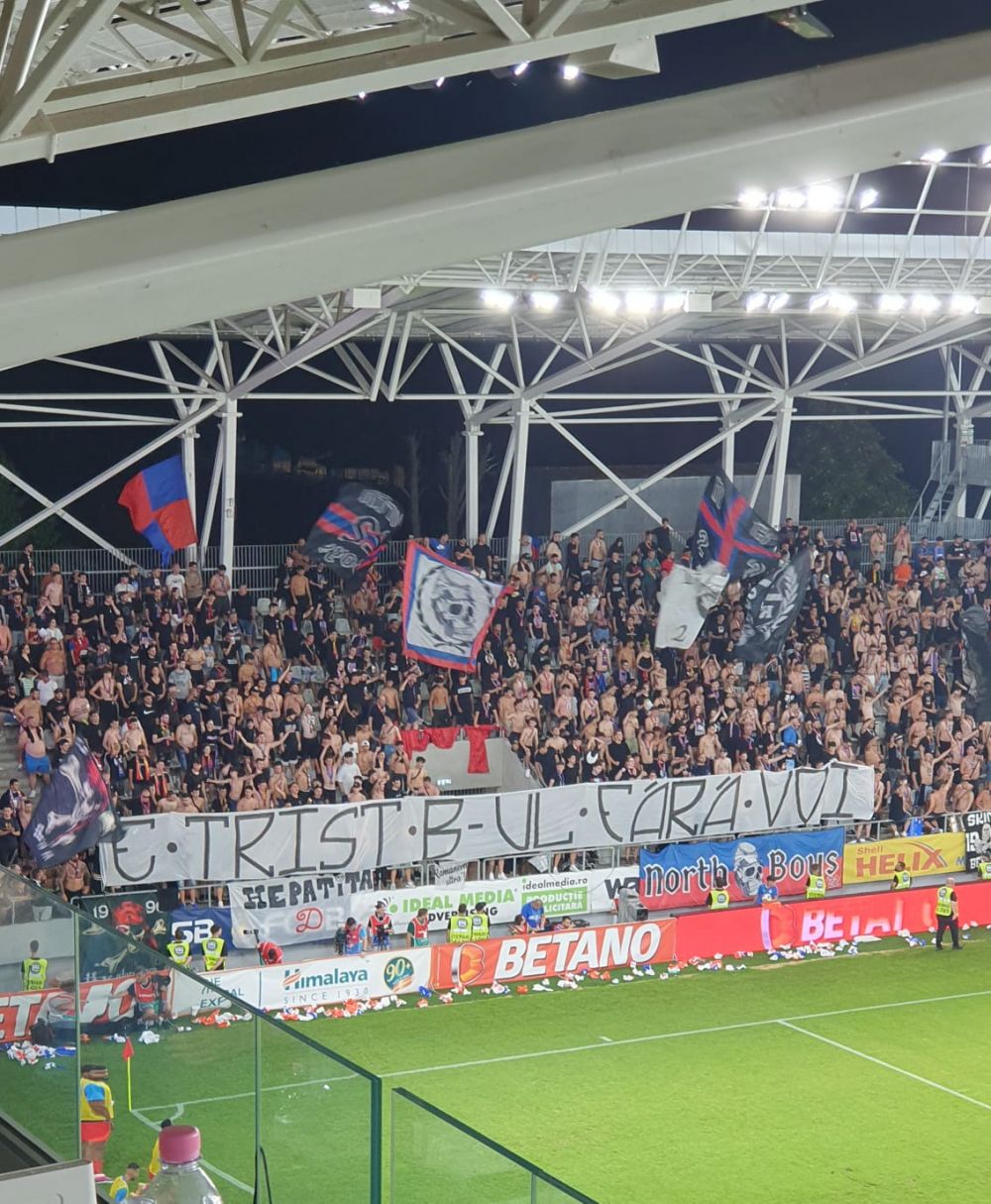 Bannerele fanilor FCSB la meciul cu Dinamo. Ironii în lanț spre "câini"_3
