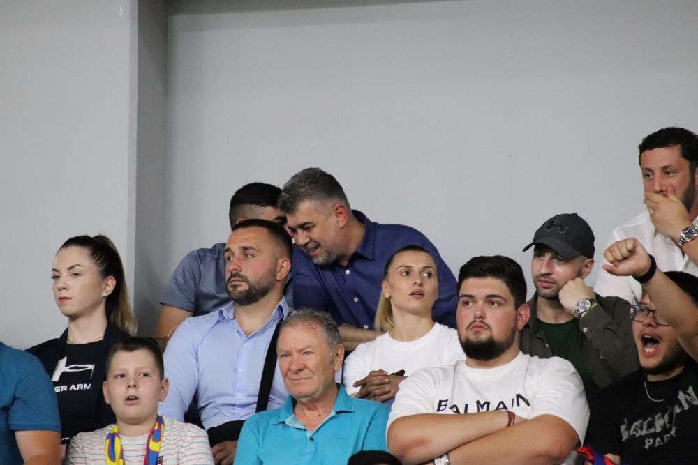 Ce a zis Charalambous despre "pilele" FCSB la prim-ministrul Ciolacu, care a fost la meciul cu Dinamo_2