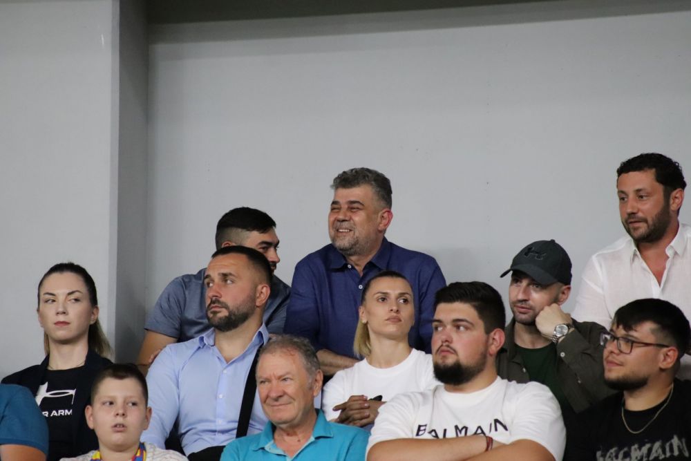 Ce a zis Charalambous despre "pilele" FCSB la prim-ministrul Ciolacu, care a fost la meciul cu Dinamo_3