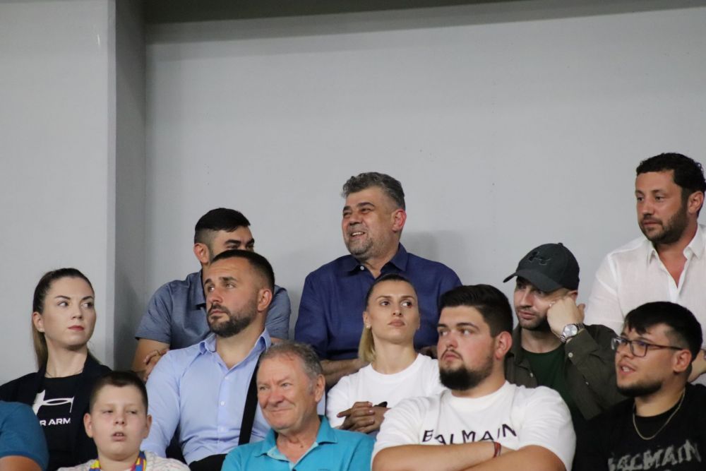 Ce a zis Charalambous despre "pilele" FCSB la prim-ministrul Ciolacu, care a fost la meciul cu Dinamo_4