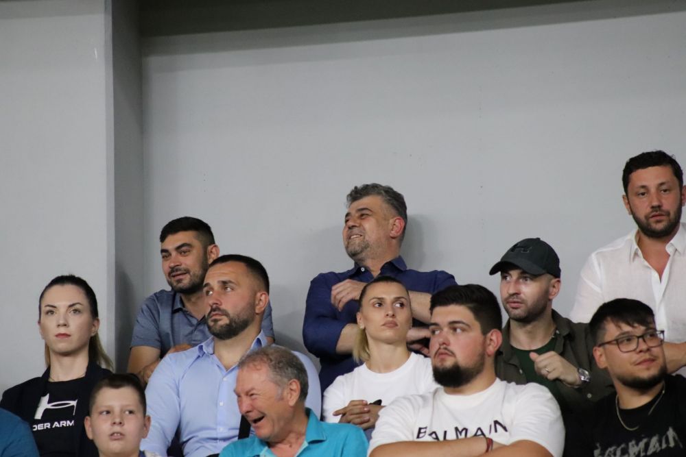 Ce a zis Charalambous despre "pilele" FCSB la prim-ministrul Ciolacu, care a fost la meciul cu Dinamo_5