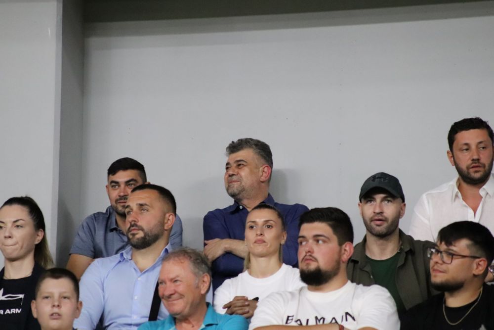 Ce a zis Charalambous despre "pilele" FCSB la prim-ministrul Ciolacu, care a fost la meciul cu Dinamo_6