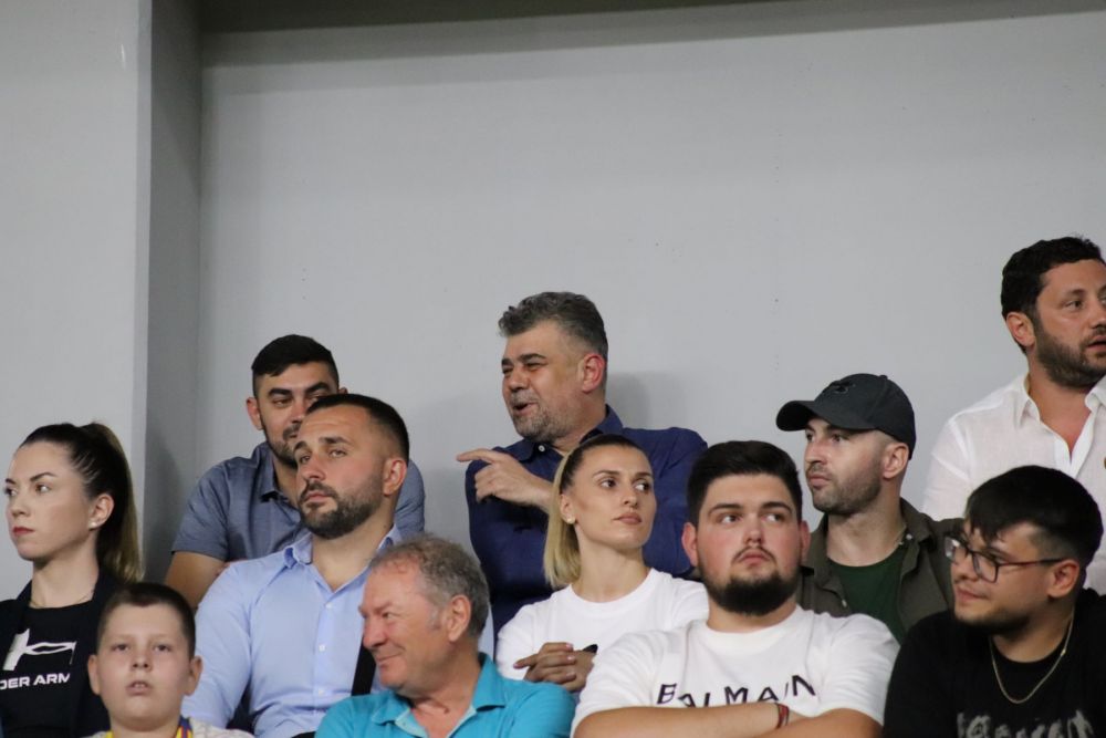 Ce a zis Charalambous despre "pilele" FCSB la prim-ministrul Ciolacu, care a fost la meciul cu Dinamo_7