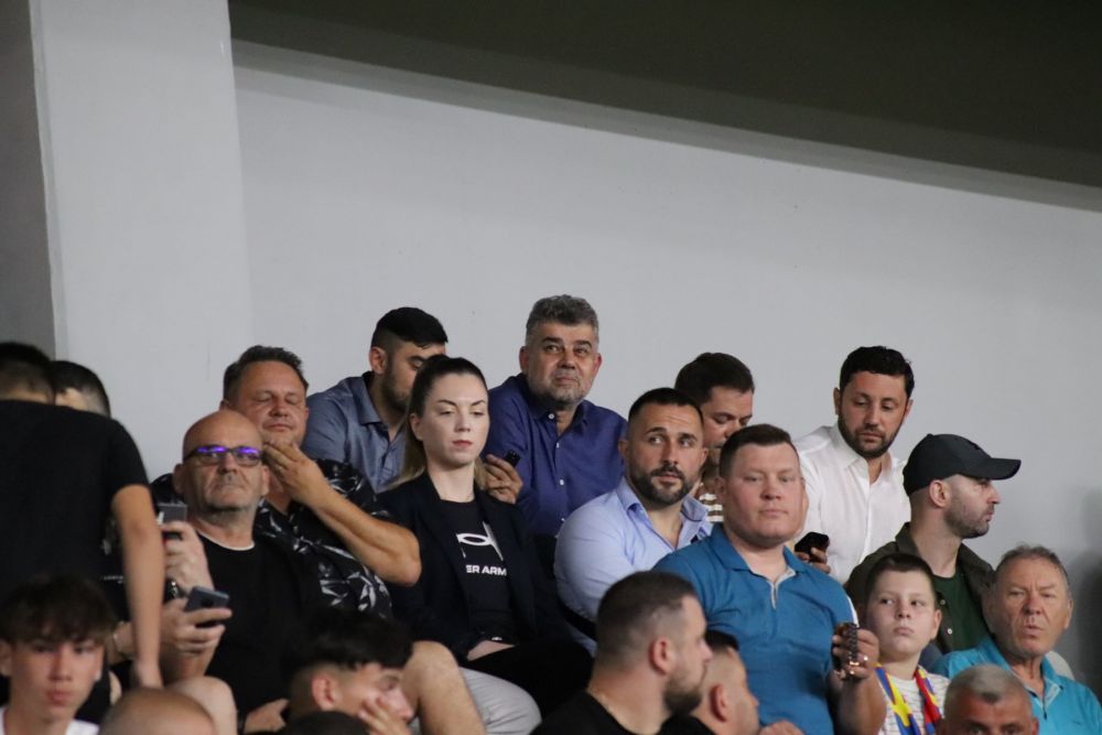Ce a zis Charalambous despre "pilele" FCSB la prim-ministrul Ciolacu, care a fost la meciul cu Dinamo_9