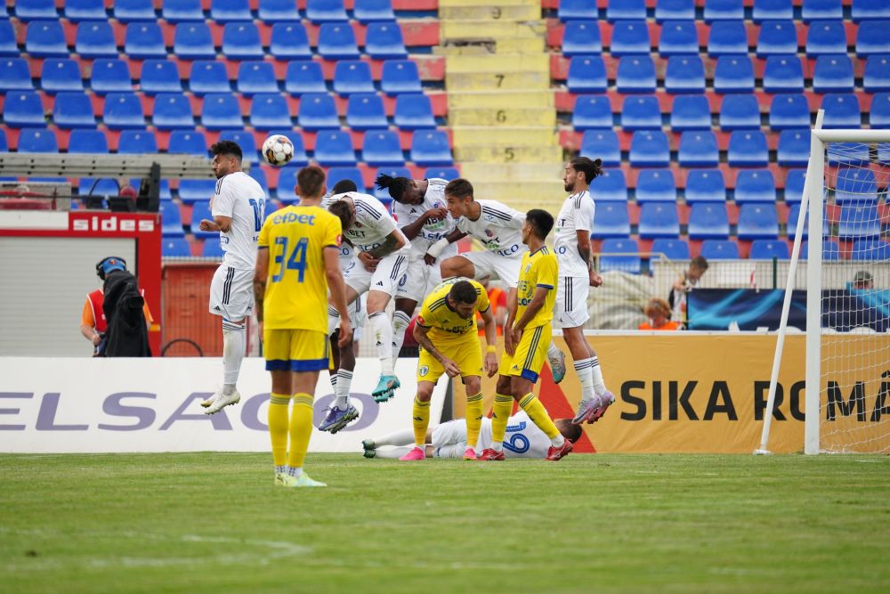 Debut de sezon teribil pentru FC Botoșani. Țigănașu, dublă fractură la coloană! Mailat, ruptură de ligamente!_7