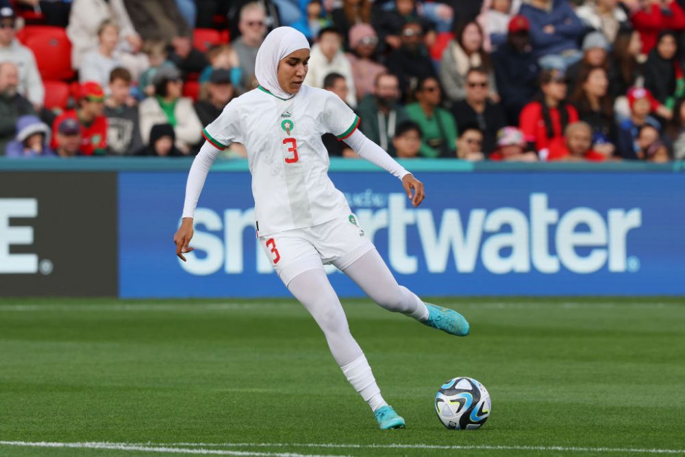 Premieră la Cupa Mondială: Nouhaila Benzina a jucat cu vălul islamic_2