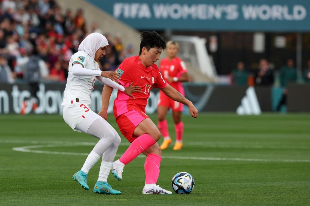 Premieră la Cupa Mondială: Nouhaila Benzina a jucat cu vălul islamic_3