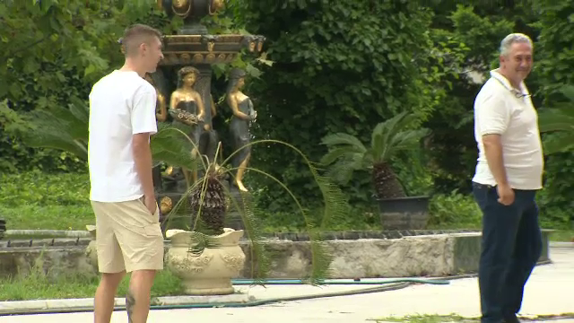 Florin Tănase și-a parcat bolidul în curtea palatului lui Gigi Becali! Ce a spus patronul FCSB_38