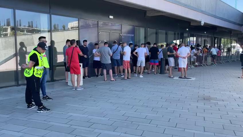 Bătaie pe ultimele bilete la FCSB - CFR Cluj! Fanii s-au strâns sâmbătă dimineață în fața stadionului din Ghencea_14