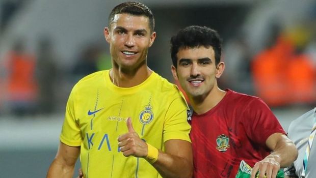 S-a dus să se pozeze cu Cristiano Ronaldo, a postat fotografia și a râs de portughez: &bdquo;Cu al doilea cel mai bun!&rdquo;