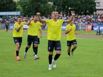 
	Ceahlăul Piatra Neamț a făcut scorul campionatului cu CSM Reșița! Un gol fantastic + doi foști dinamoviști printre marcatori
