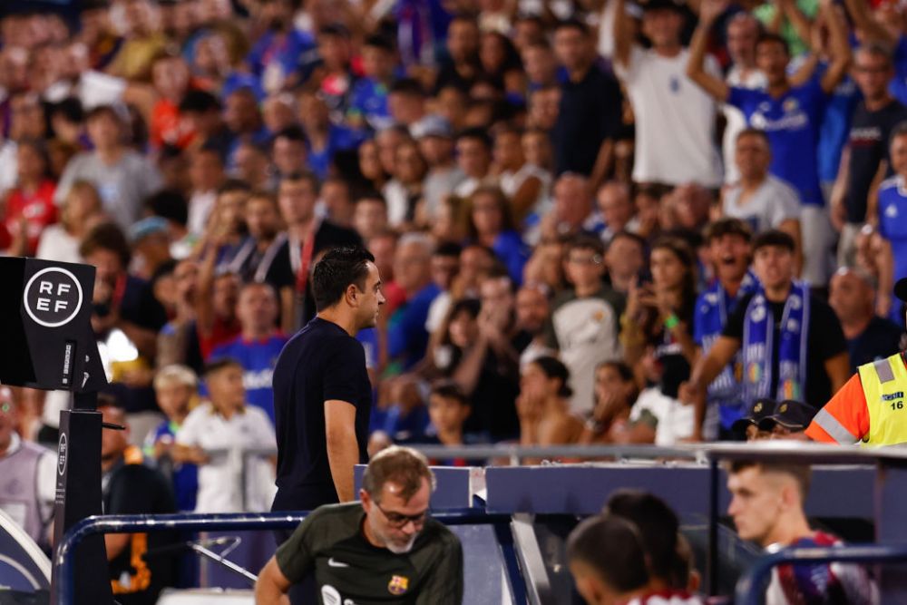 "O rușine!". Xavi nu s-a abținut după meciul din prima etapă, în care a fost eliminat _1