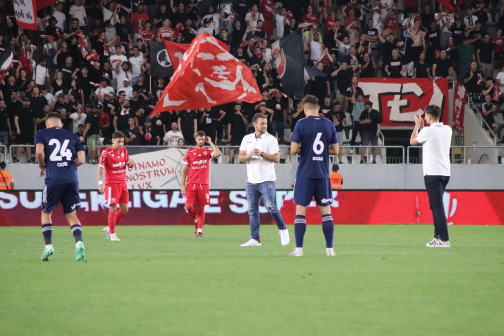 Sprijin de lux pentru Dinamo la meciul cu FC Botoșani! Handbaliștii de top ai lui Xavi Pascual, prezenți pe stadionul Arcul de Triumf _12