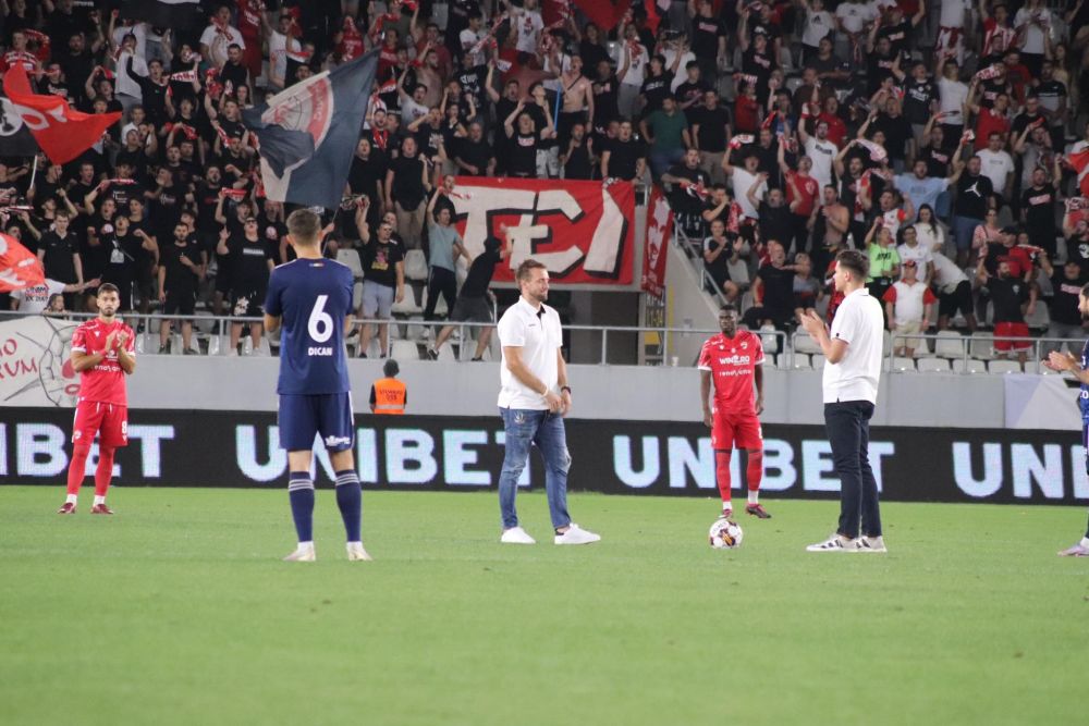 Sprijin de lux pentru Dinamo la meciul cu FC Botoșani! Handbaliștii de top ai lui Xavi Pascual, prezenți pe stadionul Arcul de Triumf _16