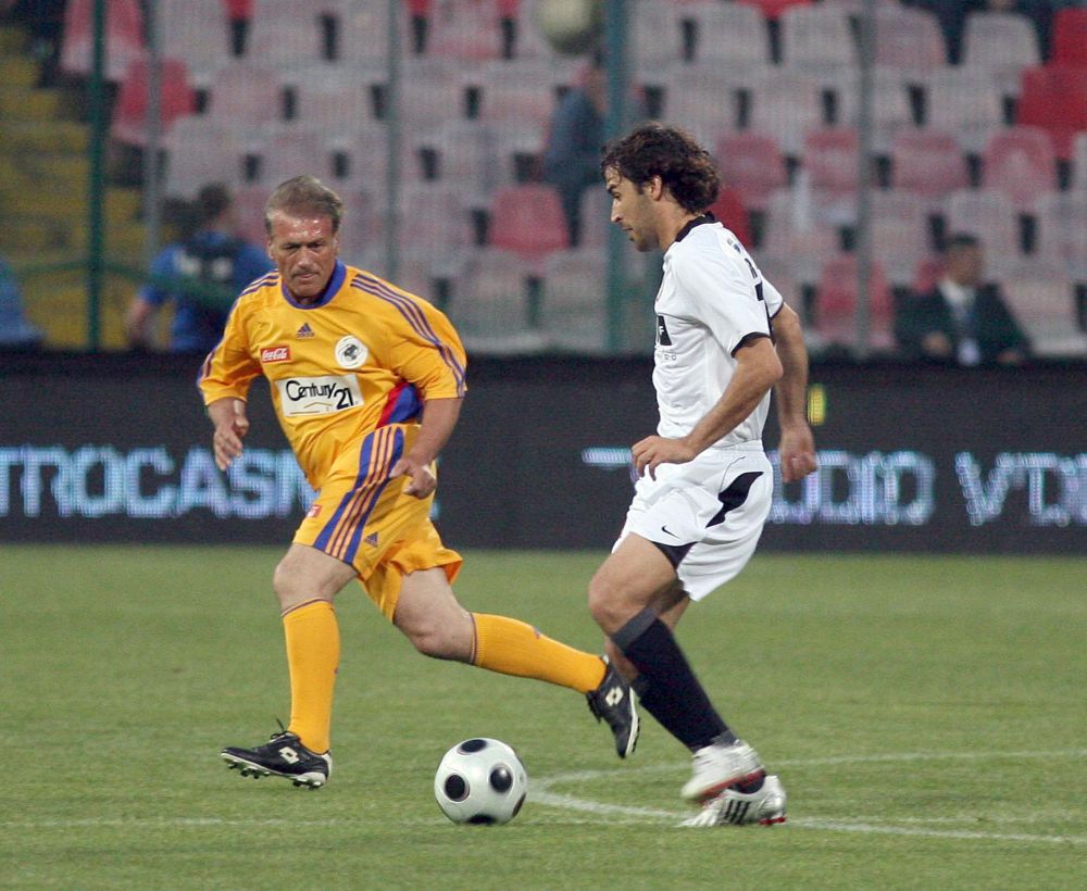 Budescu a fost comparat de Iosif Rotariu cu doi mari fotbaliști. "Băteau și cornerele cu exteriorul"_21
