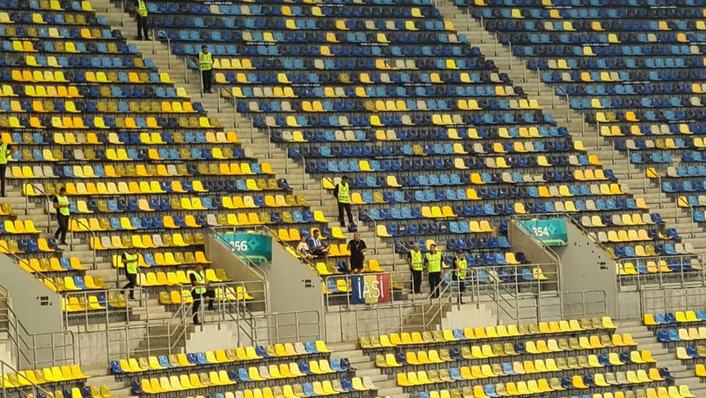 Foto  Cum arată tribunele la meciul FCSB - Hermannstadt! Bate vântul pe  Arena Națională. Și la propriu, și la figurat