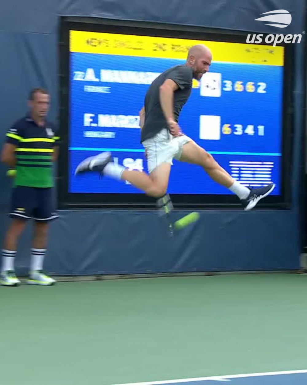 Cine a mai văzut așa ceva? Un francez joacă „tenis ninja” la US Open și câștigă: candidează pentru „Lovitura turneului”_4