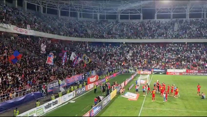 Bucurie fără margini, după victoria din Ghencea! Jucătorii FCSB s-au bucurat alături de fani la finalul partidei_3