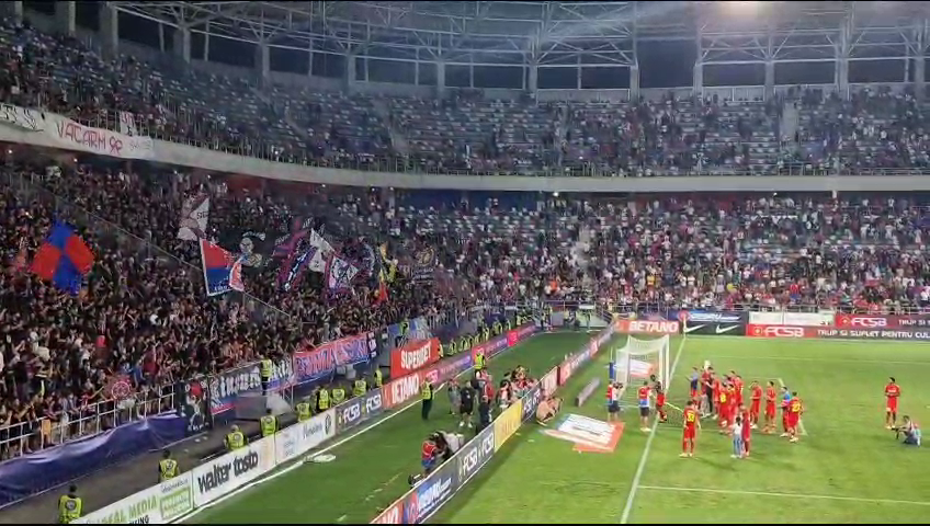 Bucurie fără margini, după victoria din Ghencea! Jucătorii FCSB s-au bucurat alături de fani la finalul partidei_4