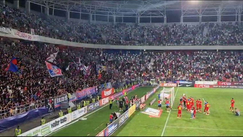Bucurie fără margini, după victoria din Ghencea! Jucătorii FCSB s-au bucurat alături de fani la finalul partidei_5