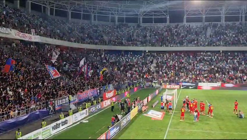 Bucurie fără margini, după victoria din Ghencea! Jucătorii FCSB s-au bucurat alături de fani la finalul partidei_6