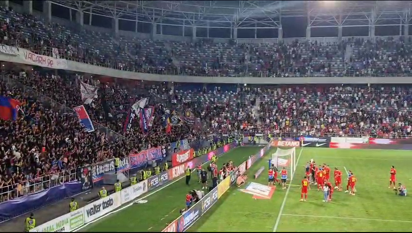 Bucurie fără margini, după victoria din Ghencea! Jucătorii FCSB s-au bucurat alături de fani la finalul partidei_7