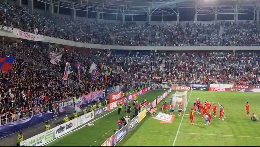 Bucurie fără margini, după victoria din Ghencea! Jucătorii FCSB s-au bucurat alături de fani la finalul partidei_10