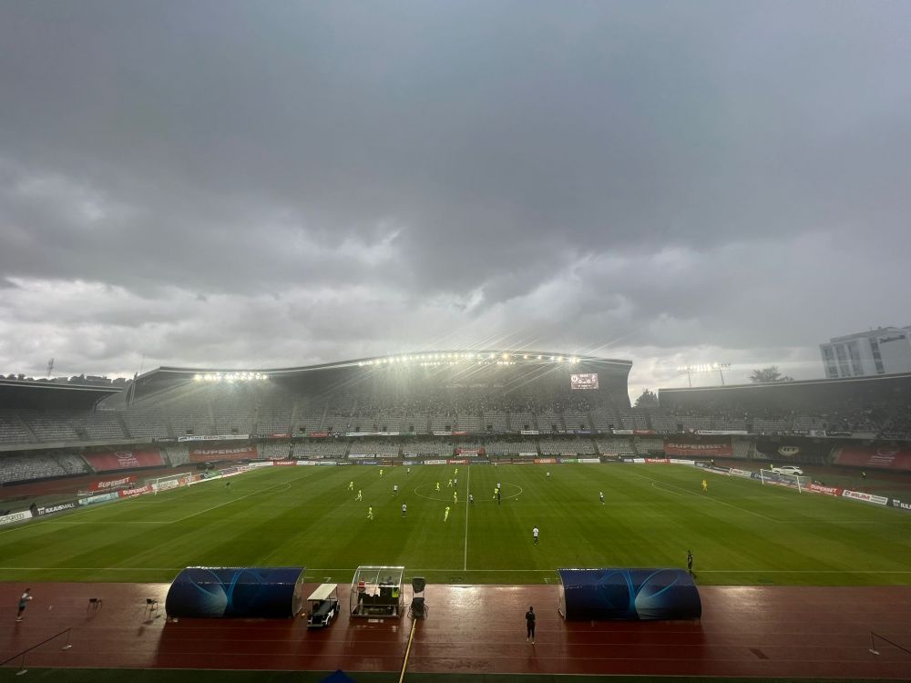 S-a rupt cerul la Cluj! Condiții atmosferice extreme la meciul dintre "U" și Poli Iași _3